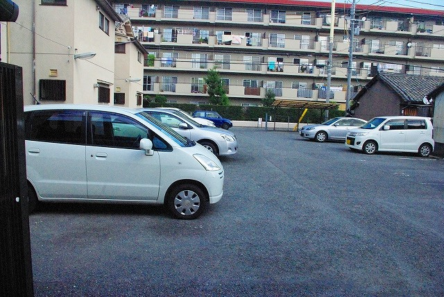 芝辻二モータープールの外観