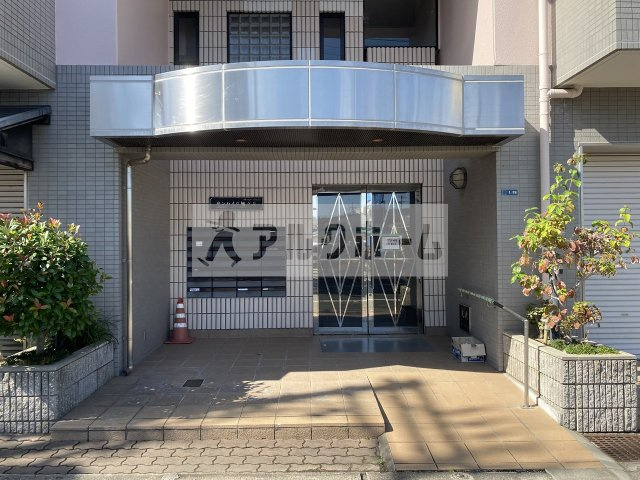サンハイツ旭ヶ丘のエントランス