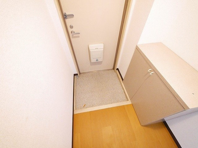 ジュネス東生駒の玄関|シンプルで使いやすい玄関です