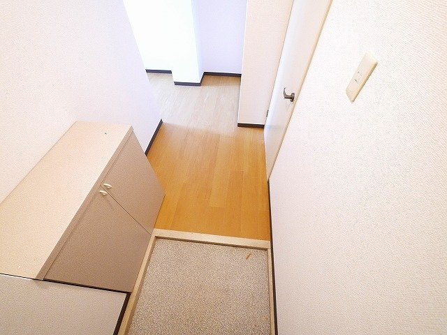 ジュネス東生駒の玄関|落ち着いた玄関です