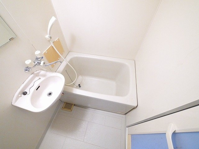 ジュネス東生駒の浴室|ゆったり過ごせるお風呂です