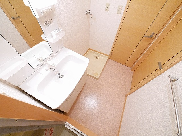 クレアール２１の洗面所|明るい洗面所です