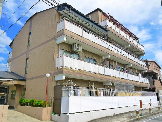 ファミーユ添川の外観