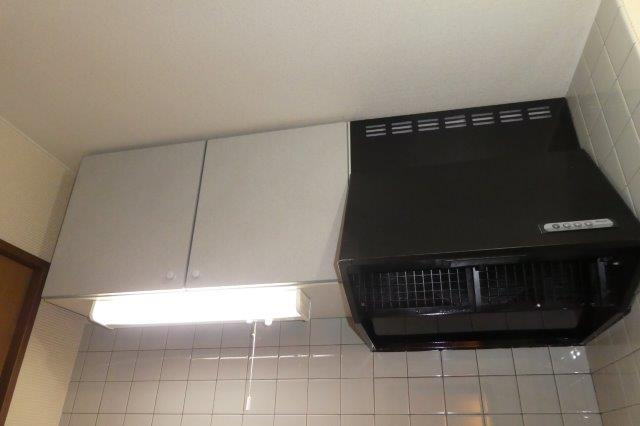 レジデンス松原のキッチン|キッチン上収納