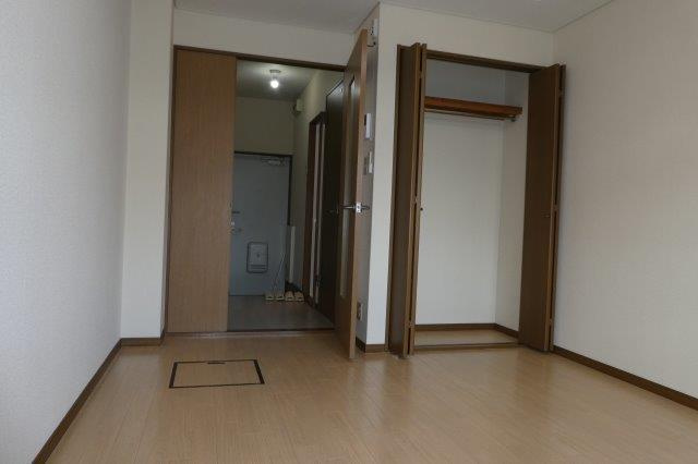 レジデンス松原の洋室