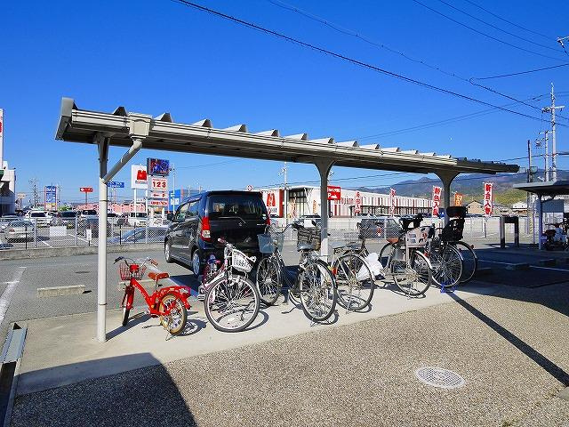 サンクコール朝和　A棟のその他共用部分|屋根付き駐輪場です