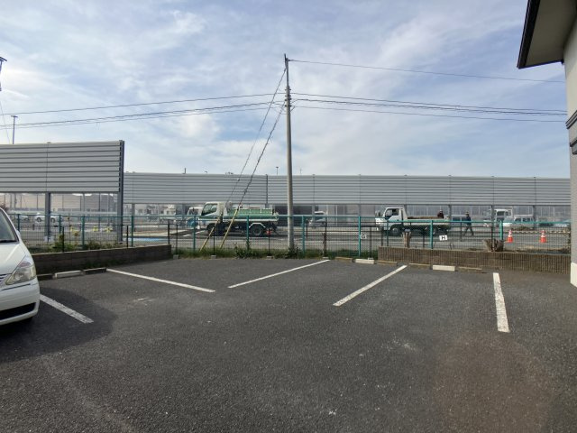 シャルマンハイツの駐車場