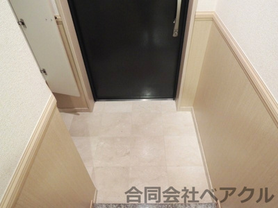 【玄関】 | パインフィールド洛東 | 明るい玄関です