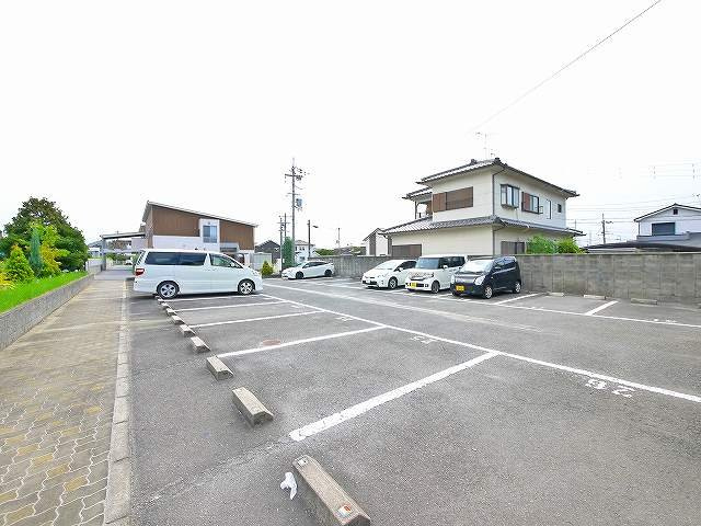 シャルマン・Fの駐車場|駐車スペースもあります