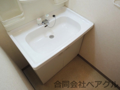 【独立洗面台】 | コーポ伊藤 | 独立洗面化粧台が付いています