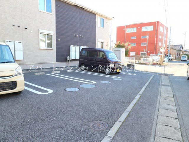 アジュールNKの駐車場