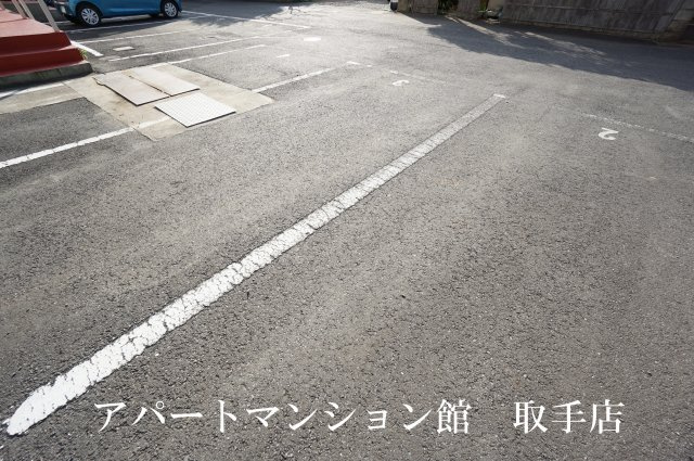 ムカイハラハイツＢの駐車場