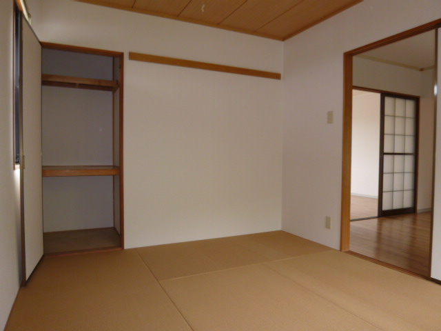 サリネージュ山手Ａの寝室|和室