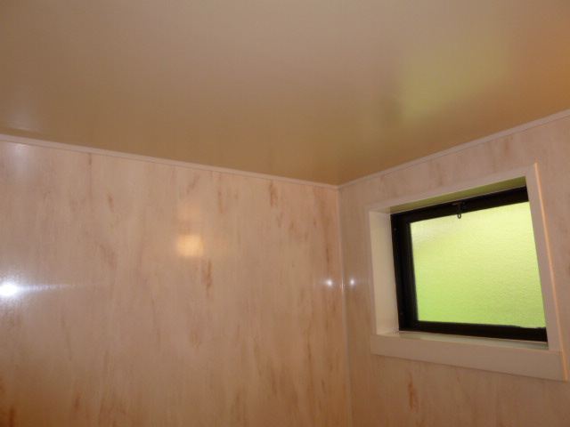 サリネージュ山手Ａの浴室|浴室窓