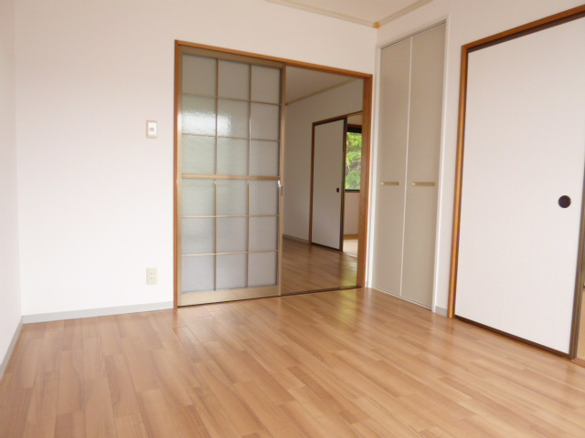 サリネージュ山手Ａの洋室