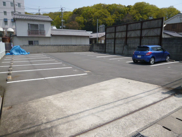 倉敷市船倉町の駐車場の外観