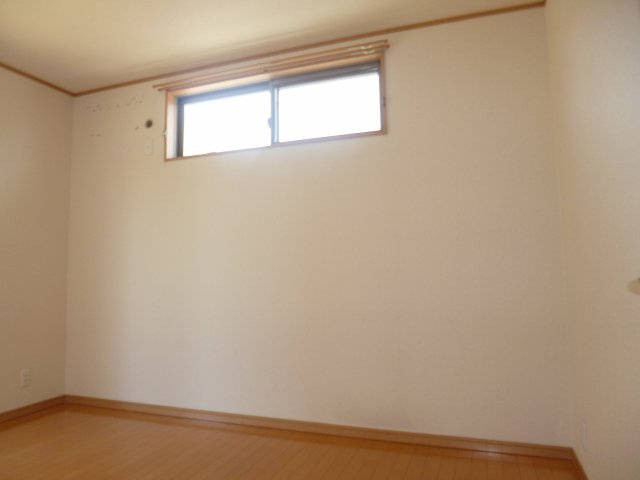 山本平田貸家の寝室
