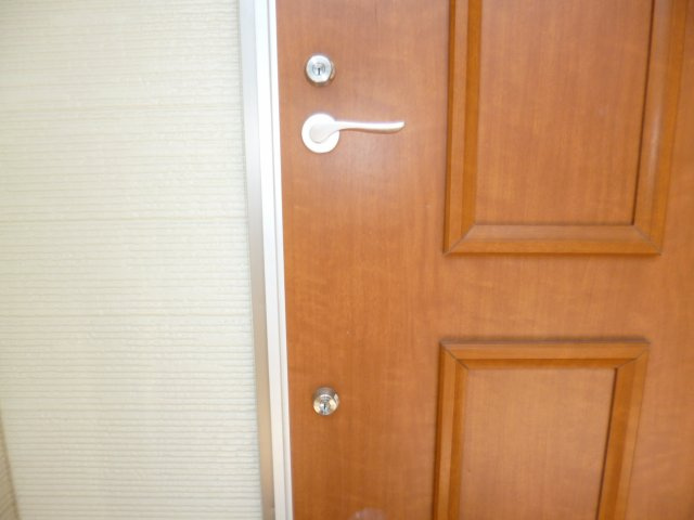 山本平田貸家の玄関
