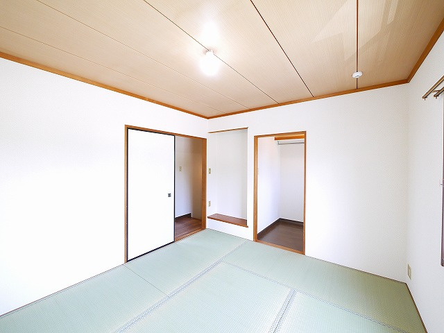 吉村メゾネットの玄関|収納もある玄関です