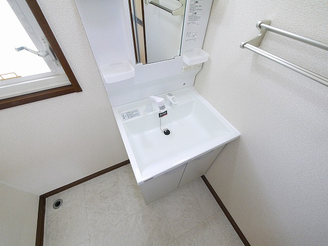 吉村メゾネットの浴室|コンパクトで使いやすいお風呂です