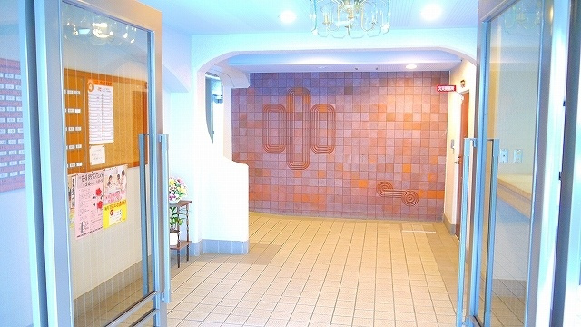 日興東生駒スカイマンションのエントランス