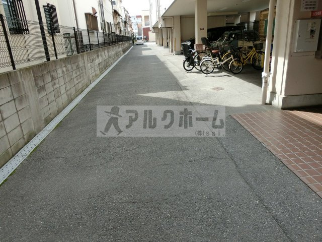 メゾンプチフォーレの駐車場|メゾンプチフォーレ（柏原市清州）　　駐車場