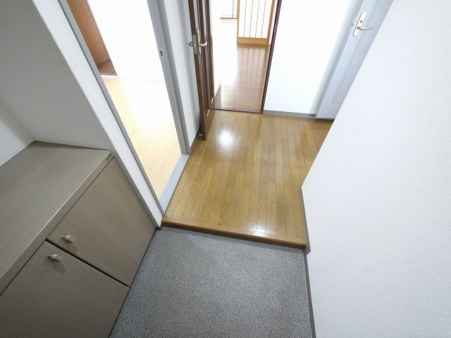 ダルバールやまとの玄関