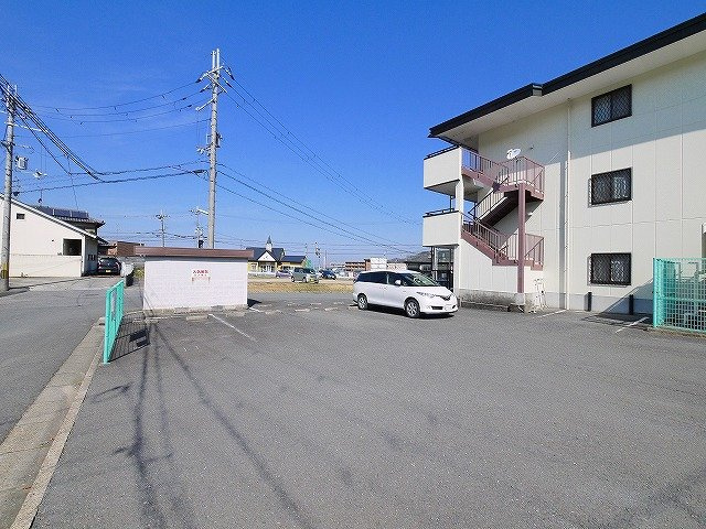 ダルバールやまとの駐車場|駐車スペースもあります