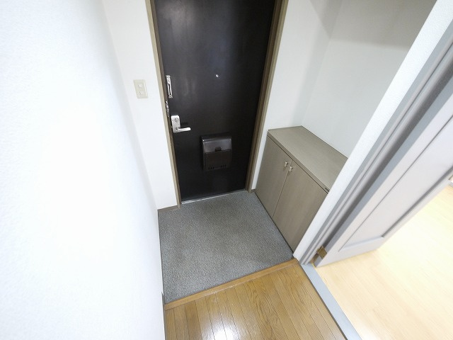 ダルバールやまとの玄関