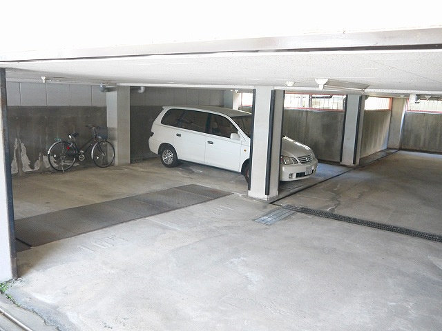 シティパレス本田の駐車場