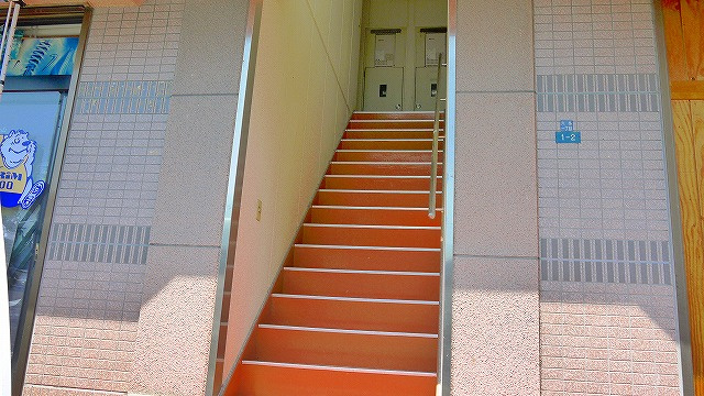 サンライズ西ノ京Ⅱのエントランス|建物の内部です
