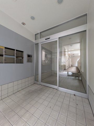 【エントランス】 | ｄ’Ｓ | 建物内部です