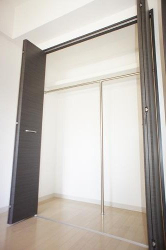 【設備】 | エグゼシャトー四番館 | 洋室クローゼット