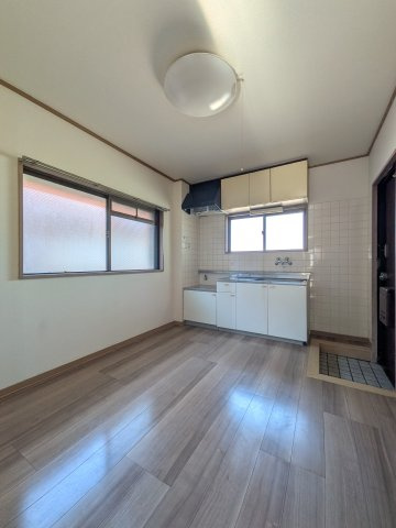 【居間・リビング】 | モンテメール船橋 | キッチンスペースも広々でお料理も出来ます。