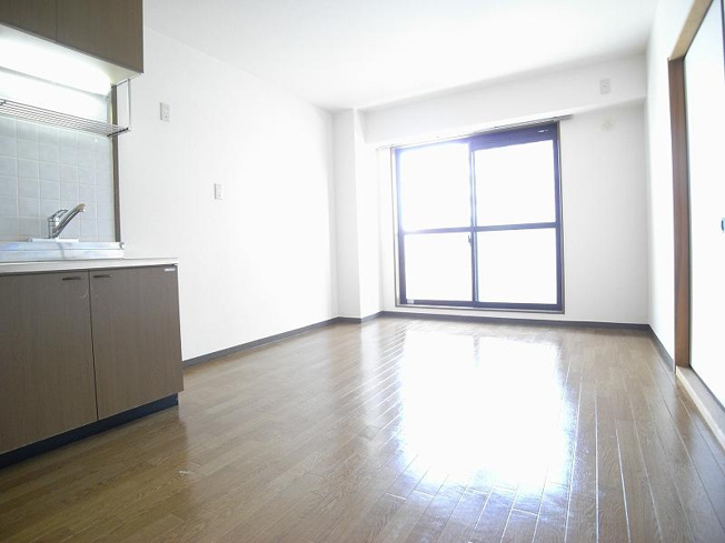 【居間・リビング】 | 吉鴻ハイネスⅢ