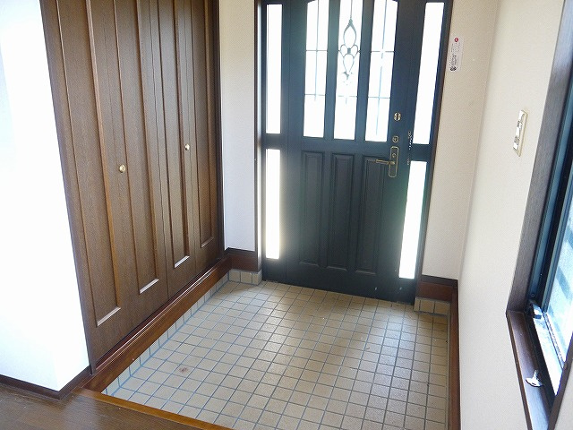 桜が丘2丁目一戸建賃貸住宅の玄関|ゆったりとした玄関です