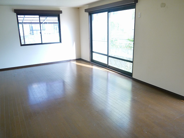 桜が丘2丁目一戸建賃貸住宅の居間・リビング|使いやすいリビングです