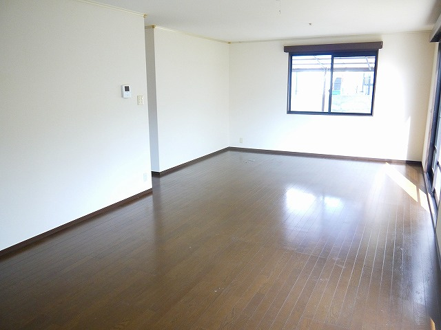 桜が丘2丁目一戸建賃貸住宅の洋室|明るい洋室です