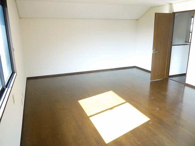 桜が丘2丁目一戸建賃貸住宅の洋室|広々とした洋室です