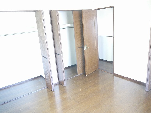 桜が丘2丁目一戸建賃貸住宅の洋室|明るい洋室です