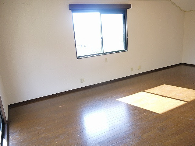桜が丘2丁目一戸建賃貸住宅の洋室|個人の部屋や寝室として使える洋室です