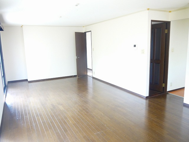 桜が丘2丁目一戸建賃貸住宅の居間・リビング|ゆったり過ごせる居間です