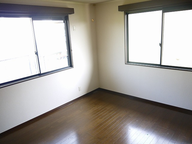 桜が丘2丁目一戸建賃貸住宅の居間・リビング|ゆったり過ごせる居間です