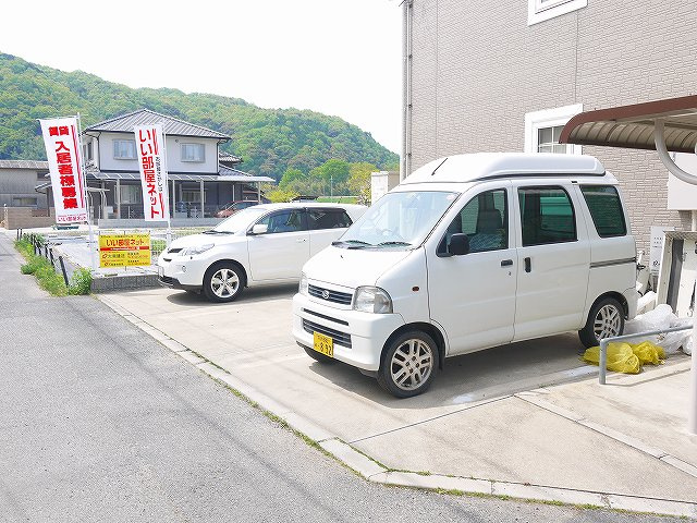 ドムスガーデンの駐車場