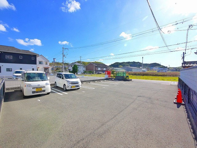パインガーデンの駐車場