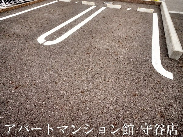 シャトン ミョルの駐車場