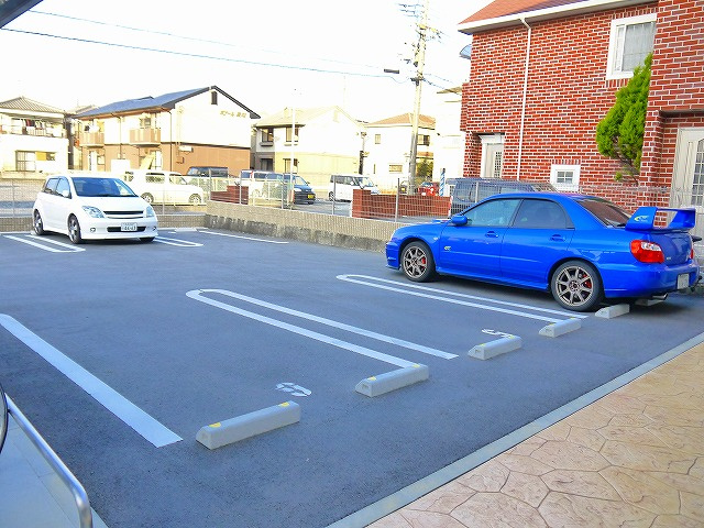 エレガンテの駐車場