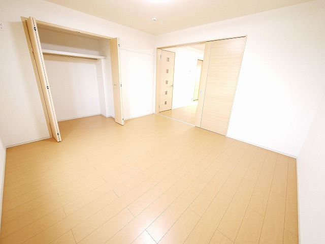 エレガンテの洋室|明るい洋室です