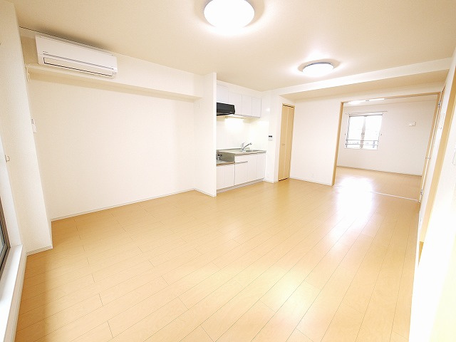 エレガンテの居間・リビング|ゆったり過ごせる居間です