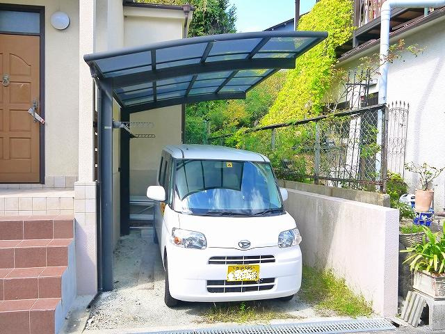 北新町借家の駐車場